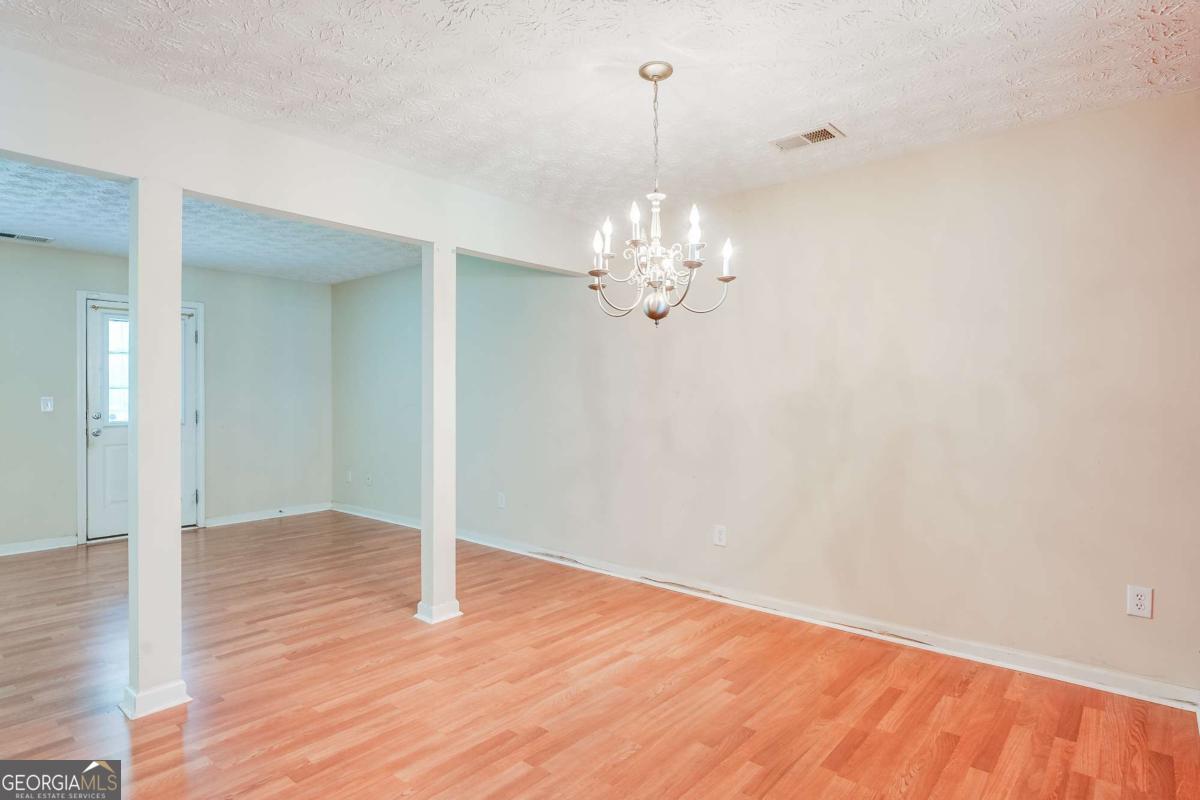 3542 Waldrop Trail Property Photo 7