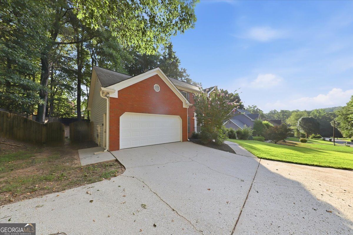 245 St Martins Drive Se Property Photo 2
