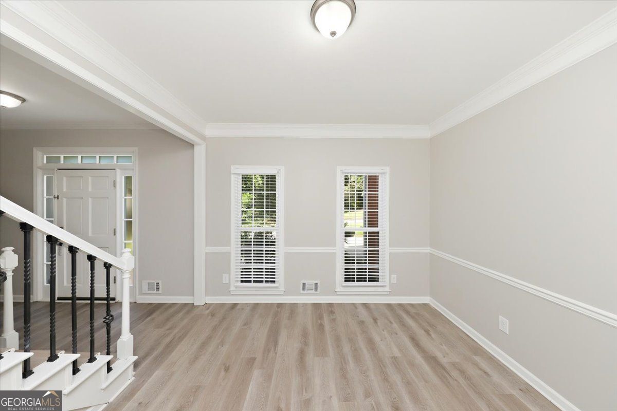 245 St Martins Drive Se Property Photo 8
