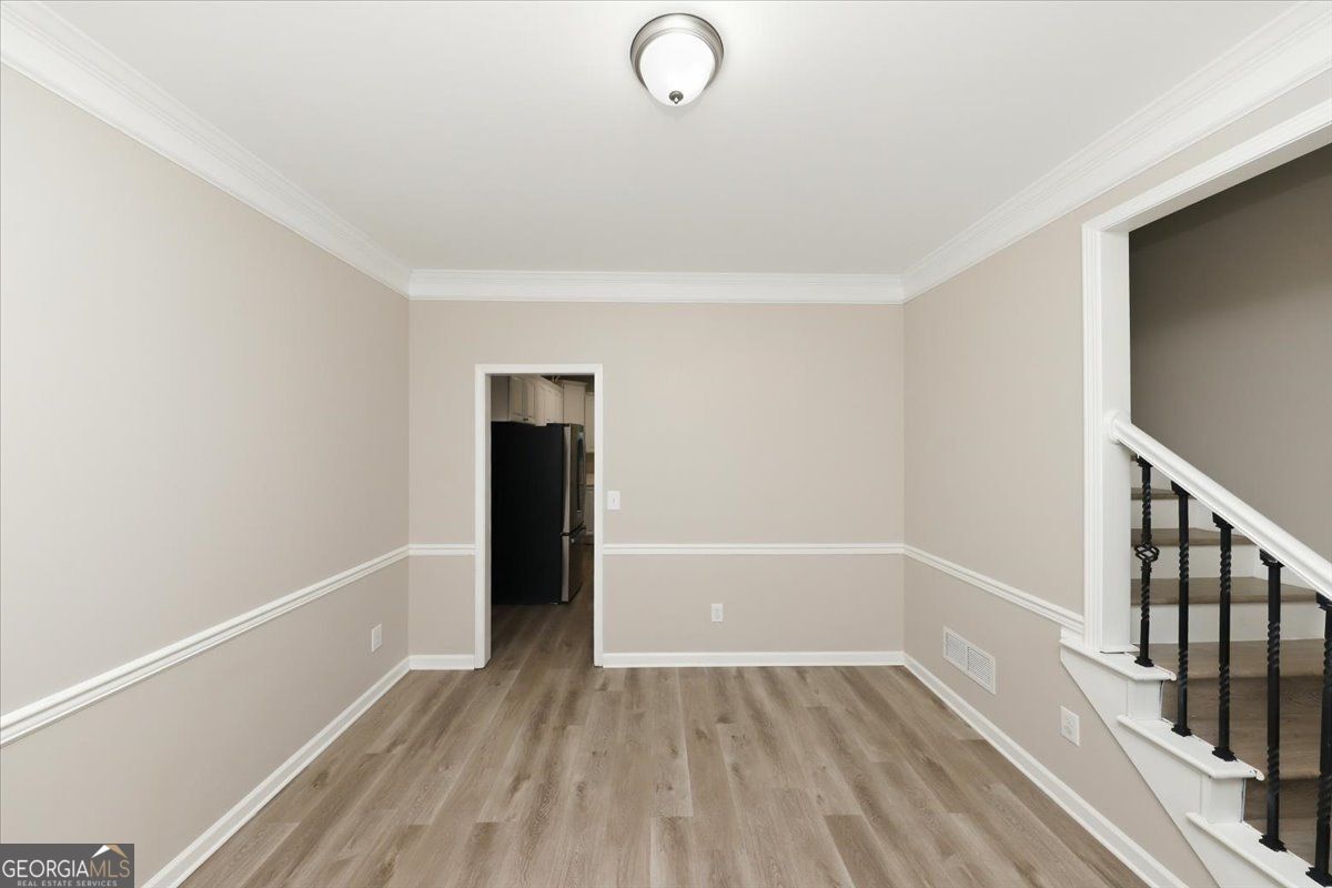 245 St Martins Drive Se Property Photo 9