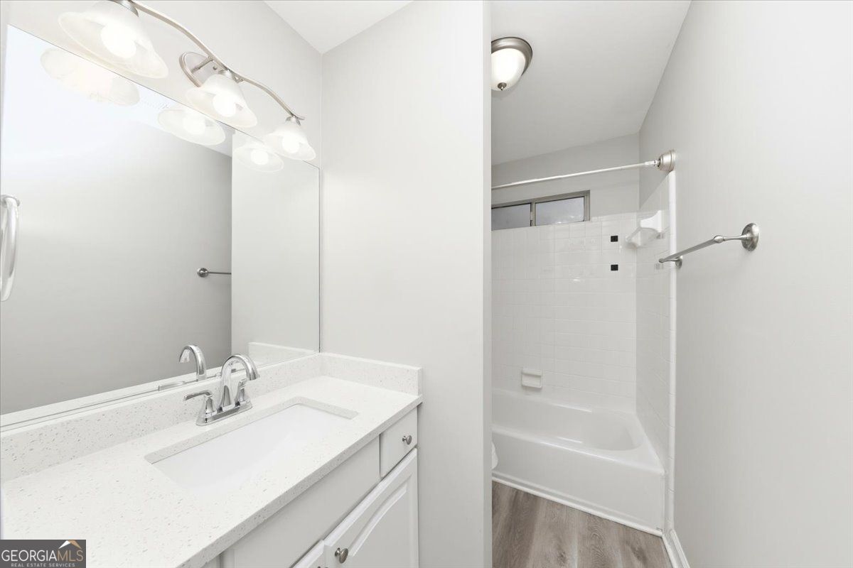 245 St Martins Drive Se Property Photo 24