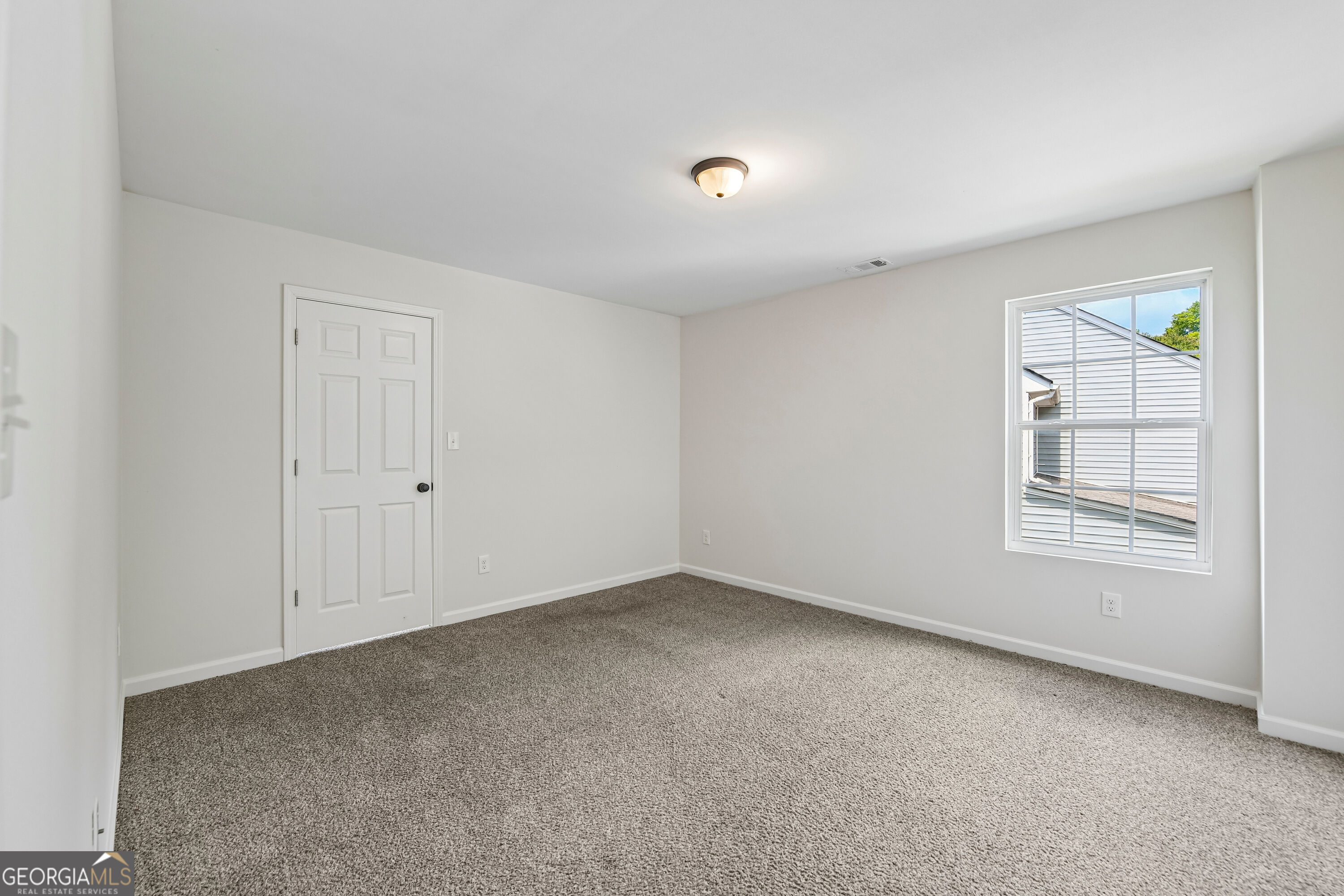 2112 Rosemary Way Property Photo 4