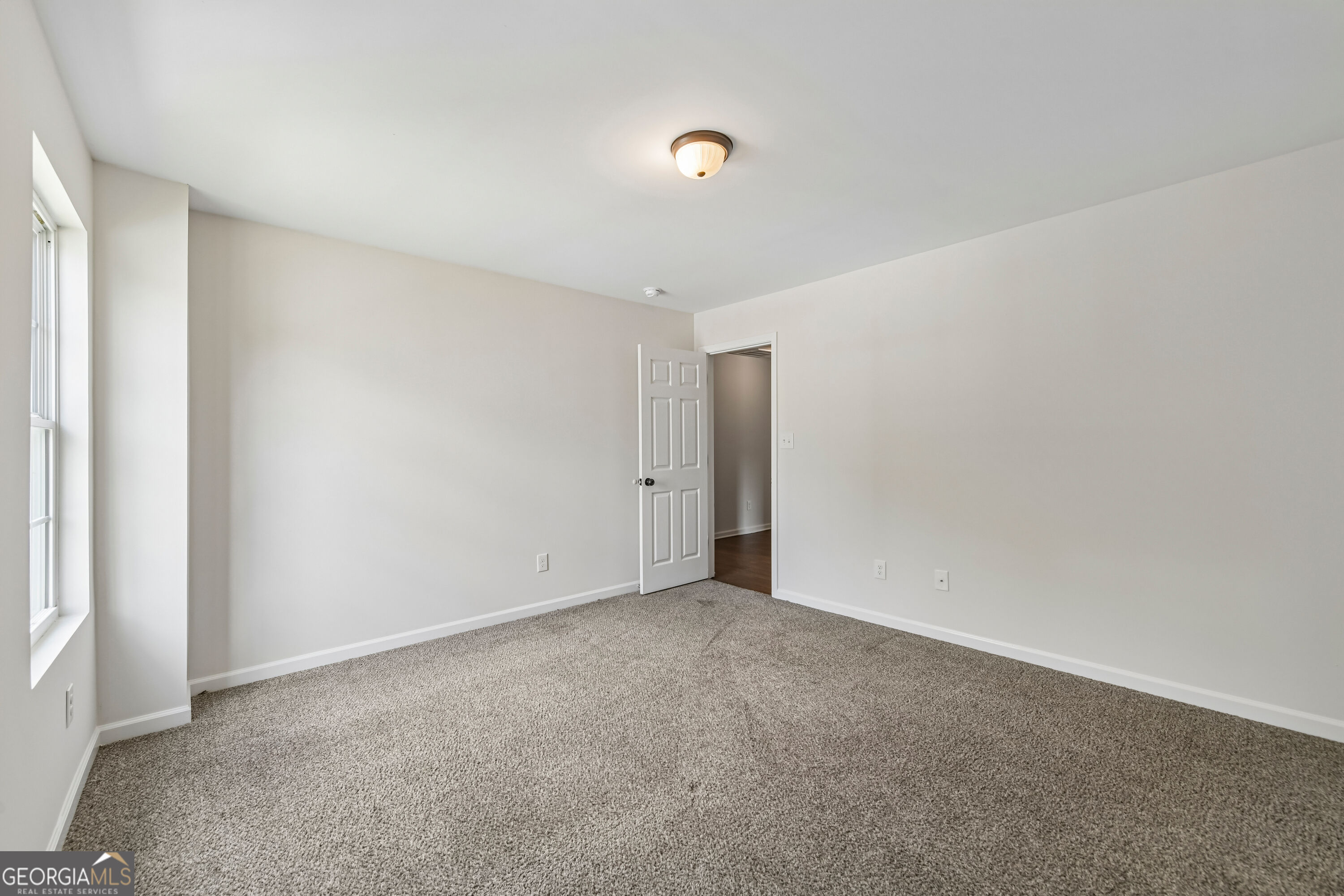 2112 Rosemary Way Property Photo 8