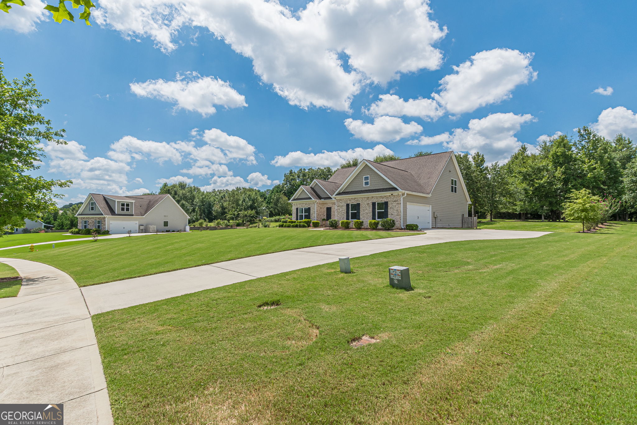 1126 Birchwood Drive Property Photo 2