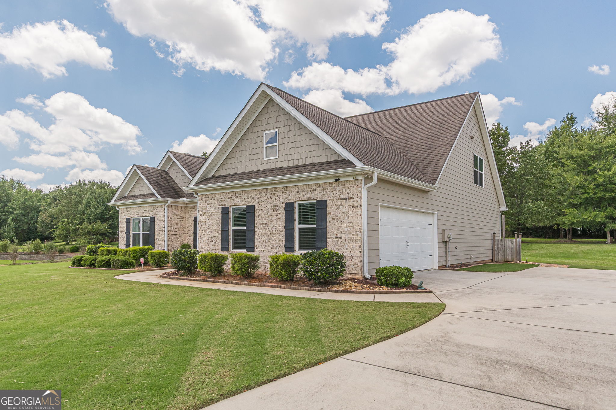 1126 Birchwood Drive Property Photo 3