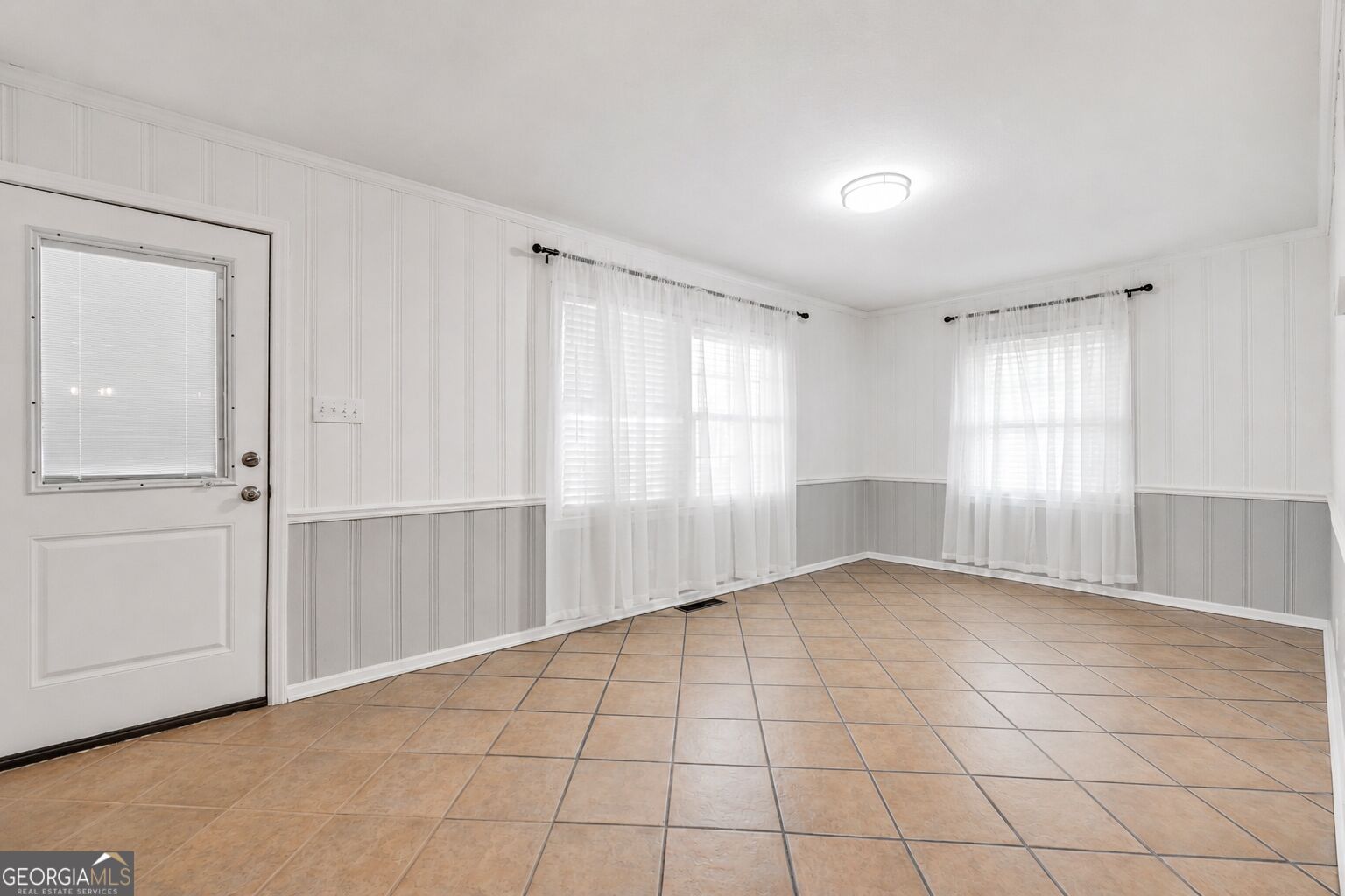 105 Pine Street Property Photo 3