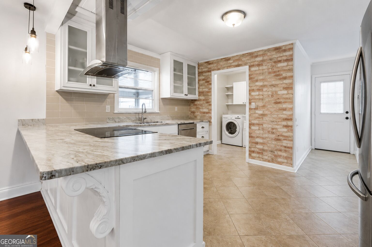 105 Pine Street Property Photo 7