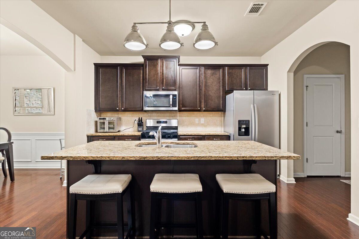 36 Grampian Way # 4 Property Photo 1