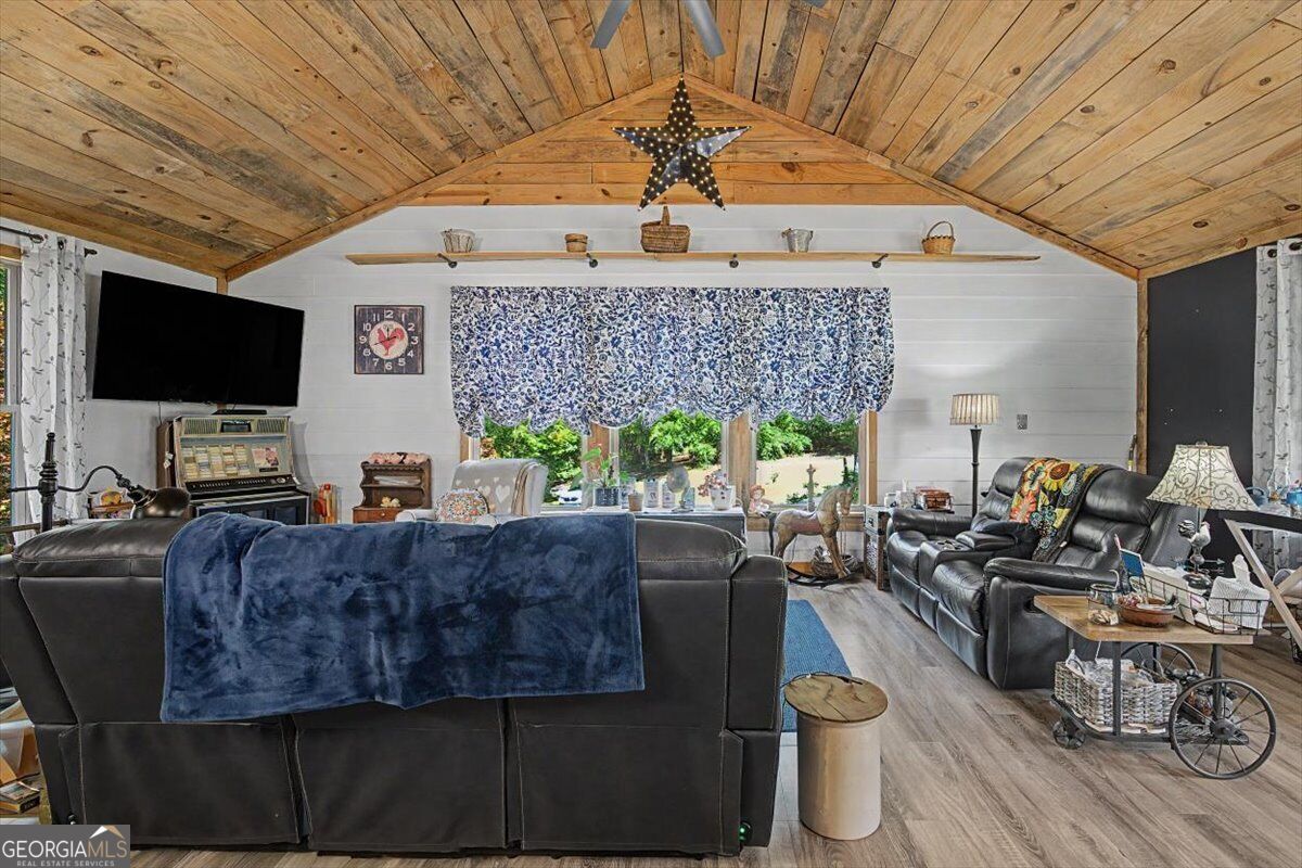 5119 E Highway 166 Property Photo 8
