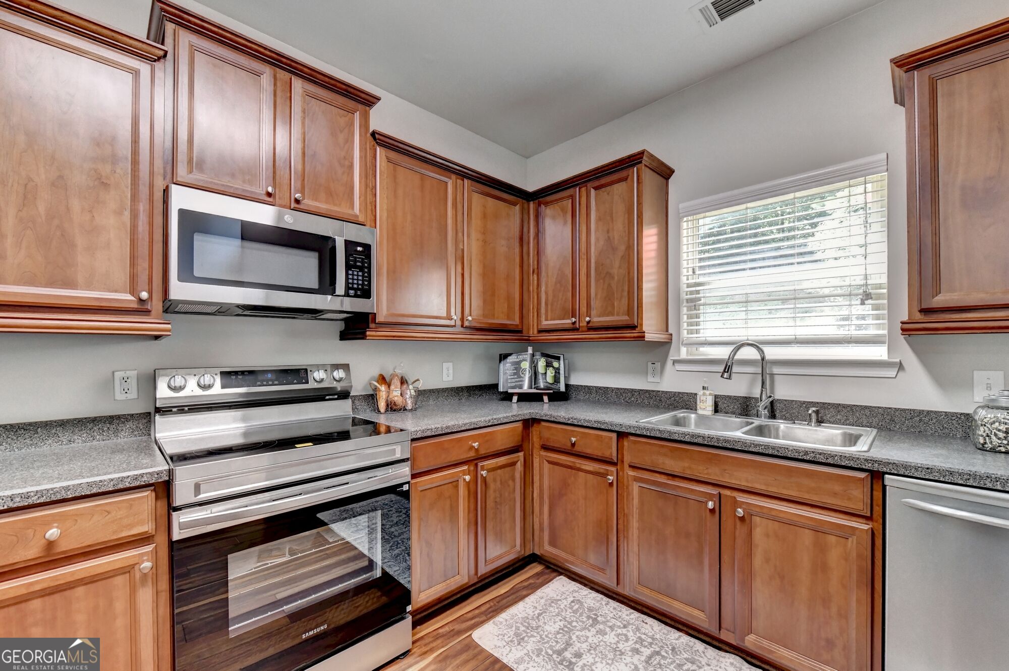7040 Silk Tree Pointe Property Photo 17