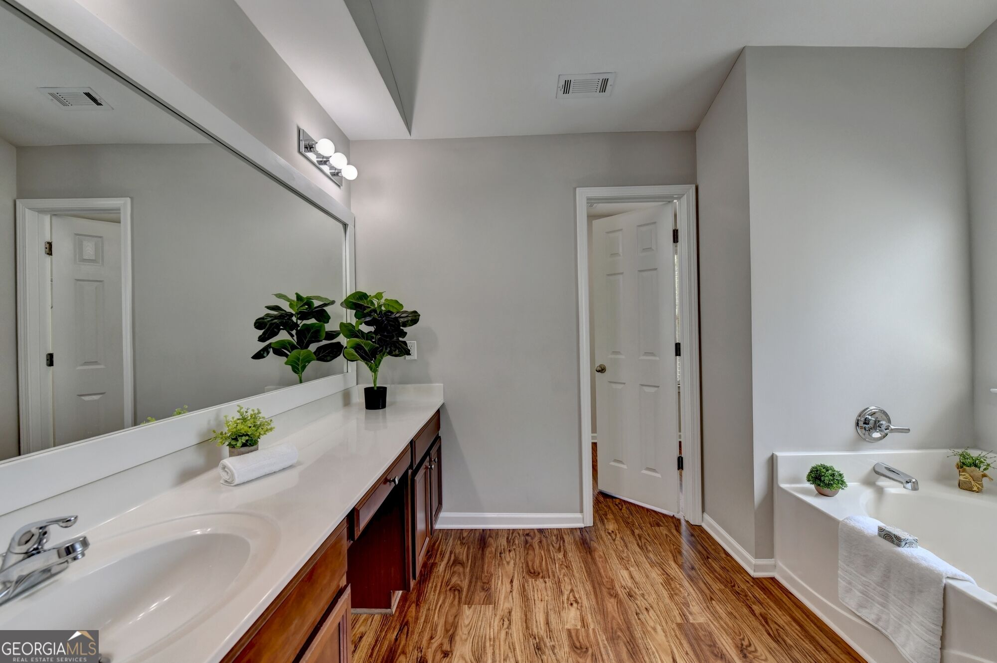 7040 Silk Tree Pointe Property Photo 35