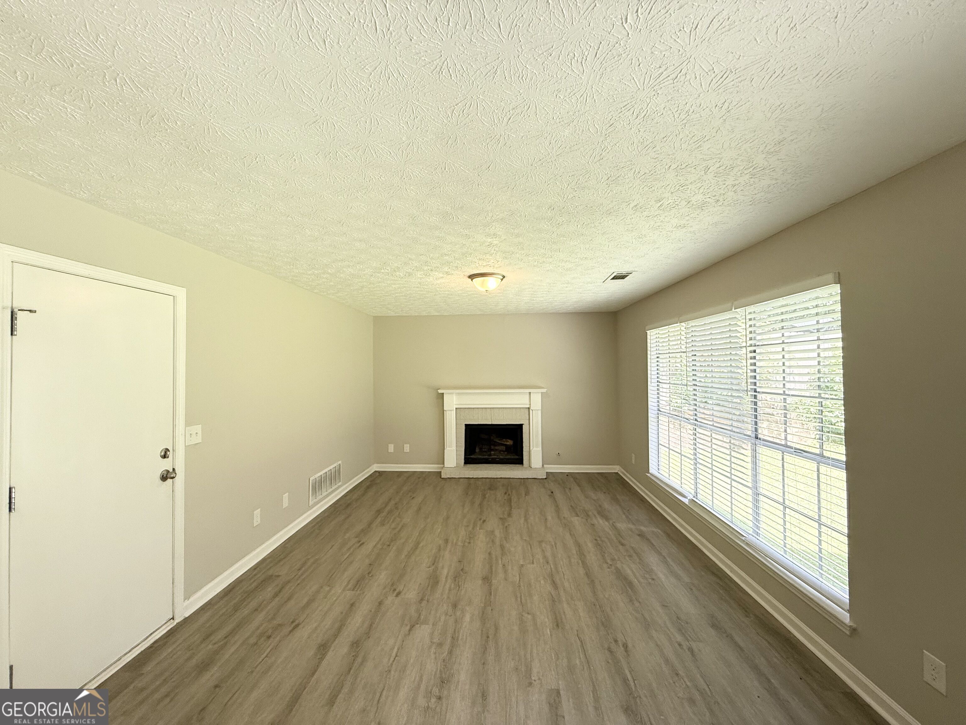 6563 Eastbriar Drive Property Photo 3