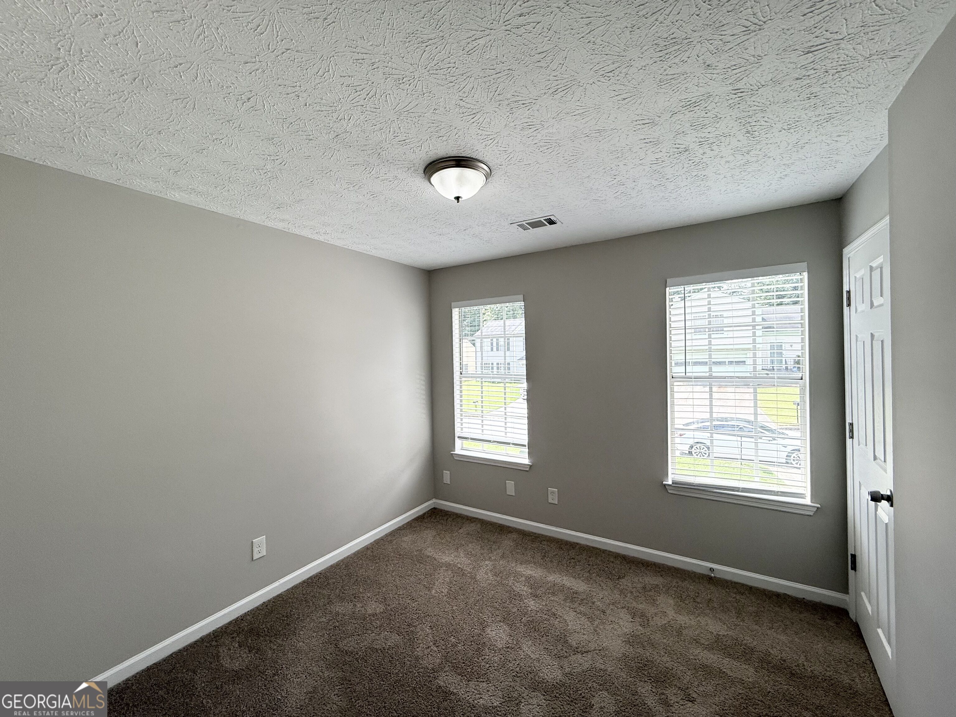 6563 Eastbriar Drive Property Photo 5