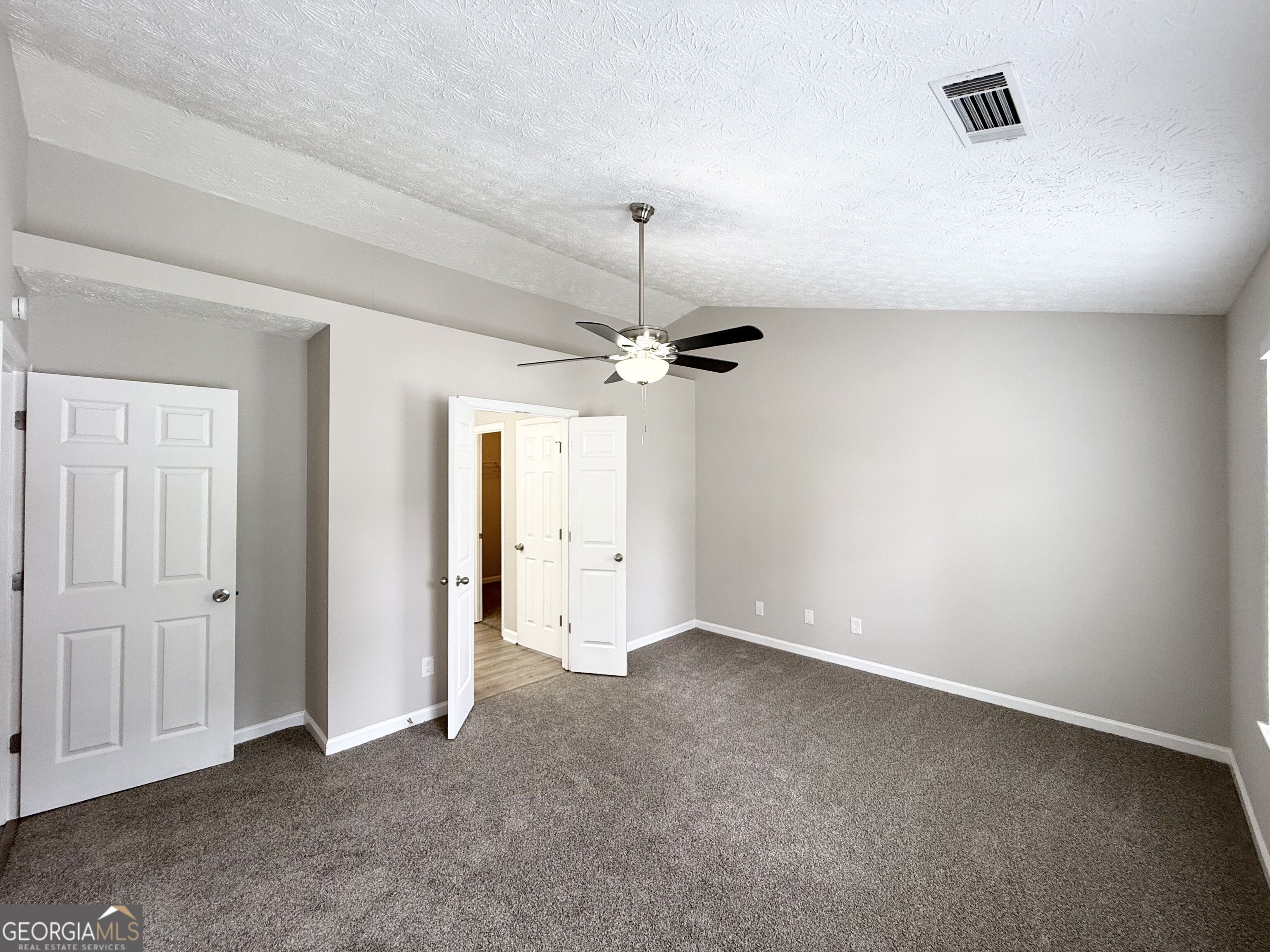 6563 Eastbriar Drive Property Photo 7