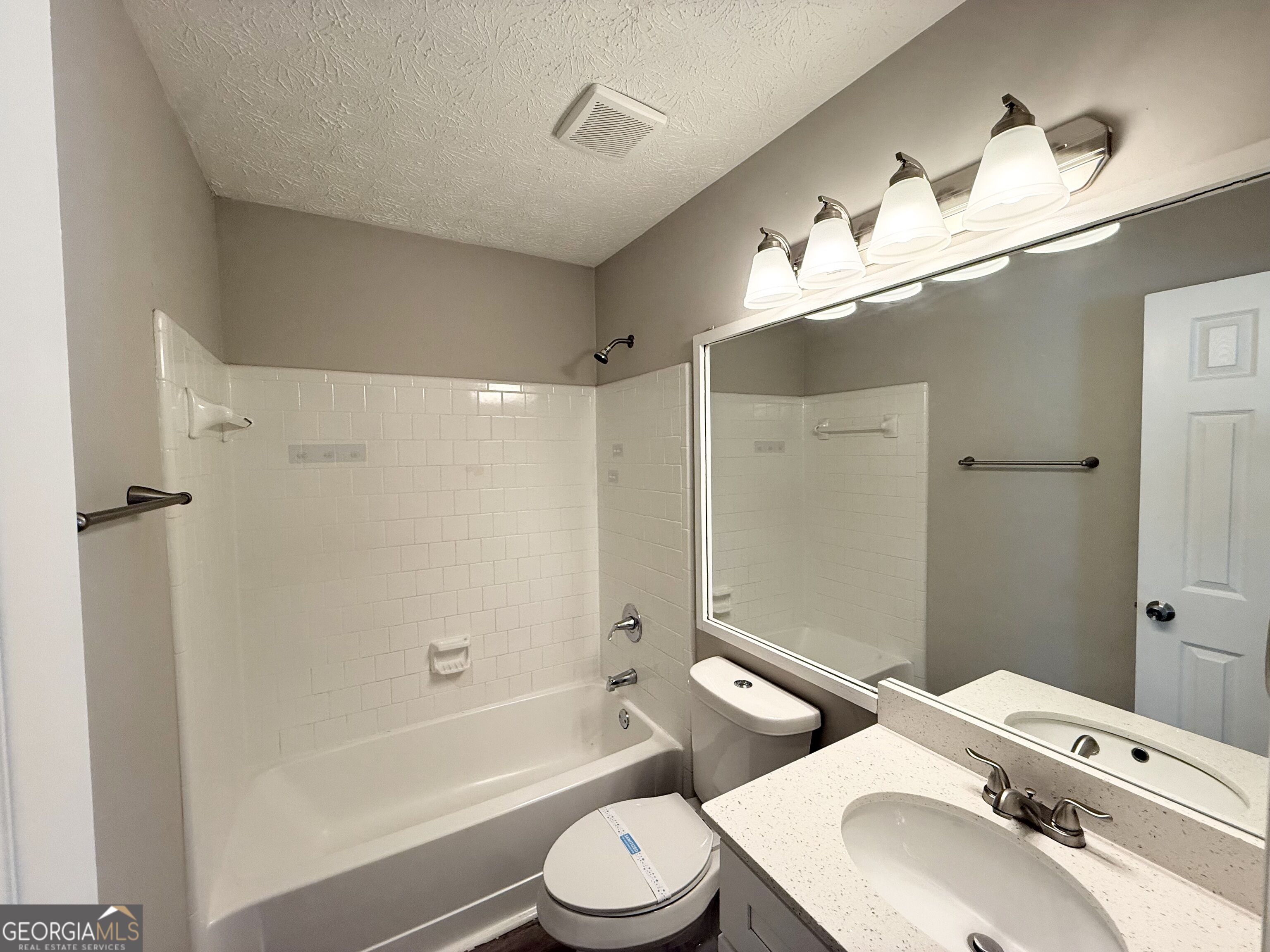 6563 Eastbriar Drive Property Photo 8
