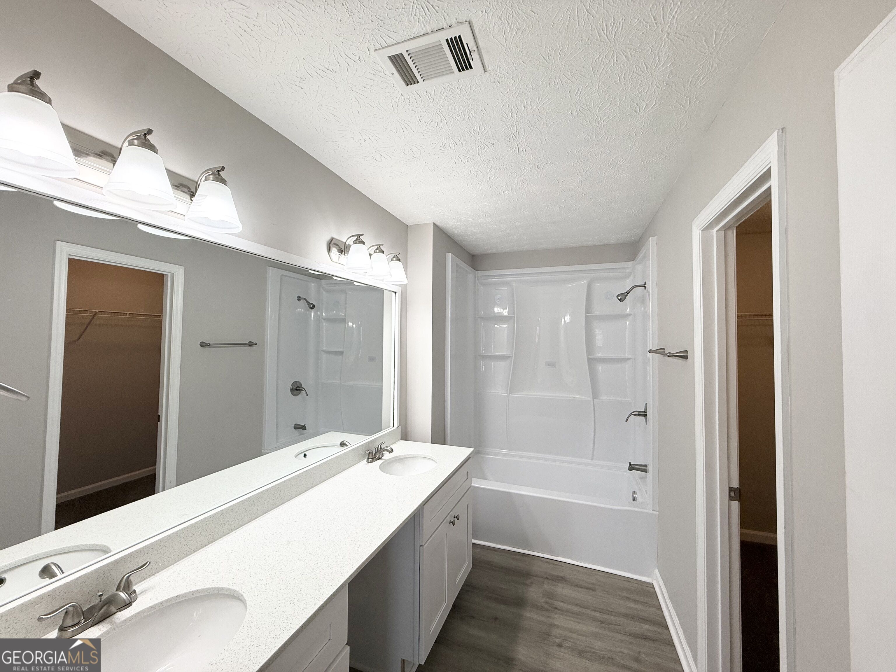 6563 Eastbriar Drive Property Photo 9