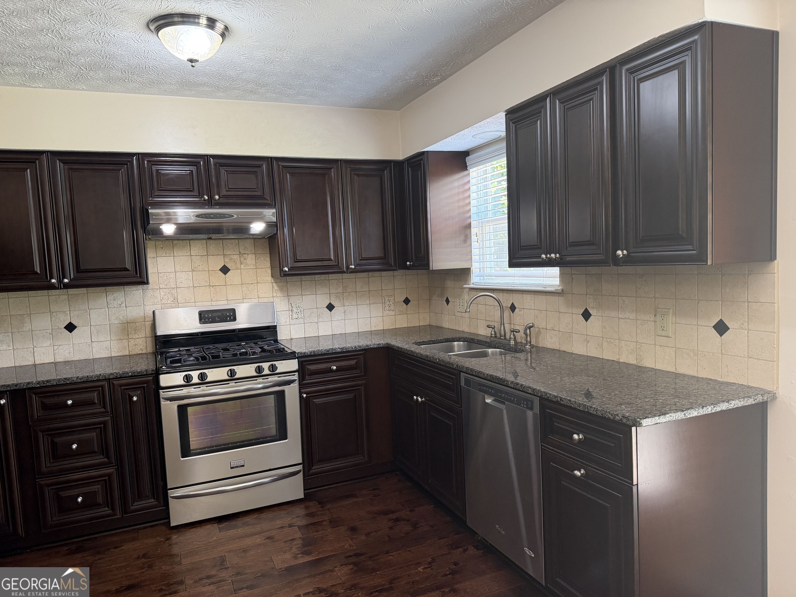 4654 Hampton Ne Property Photo 2
