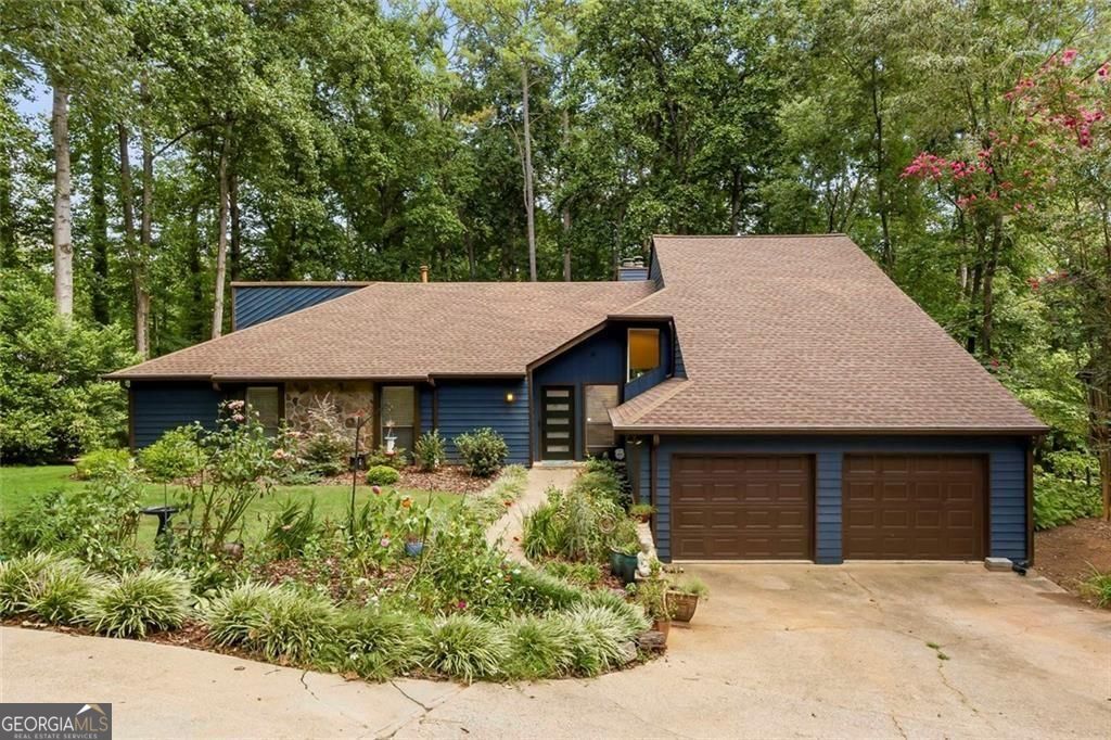 1115 Lake Drive Property Photo 1