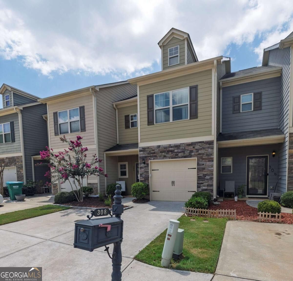 308 Valley Crossing Property Photo 1