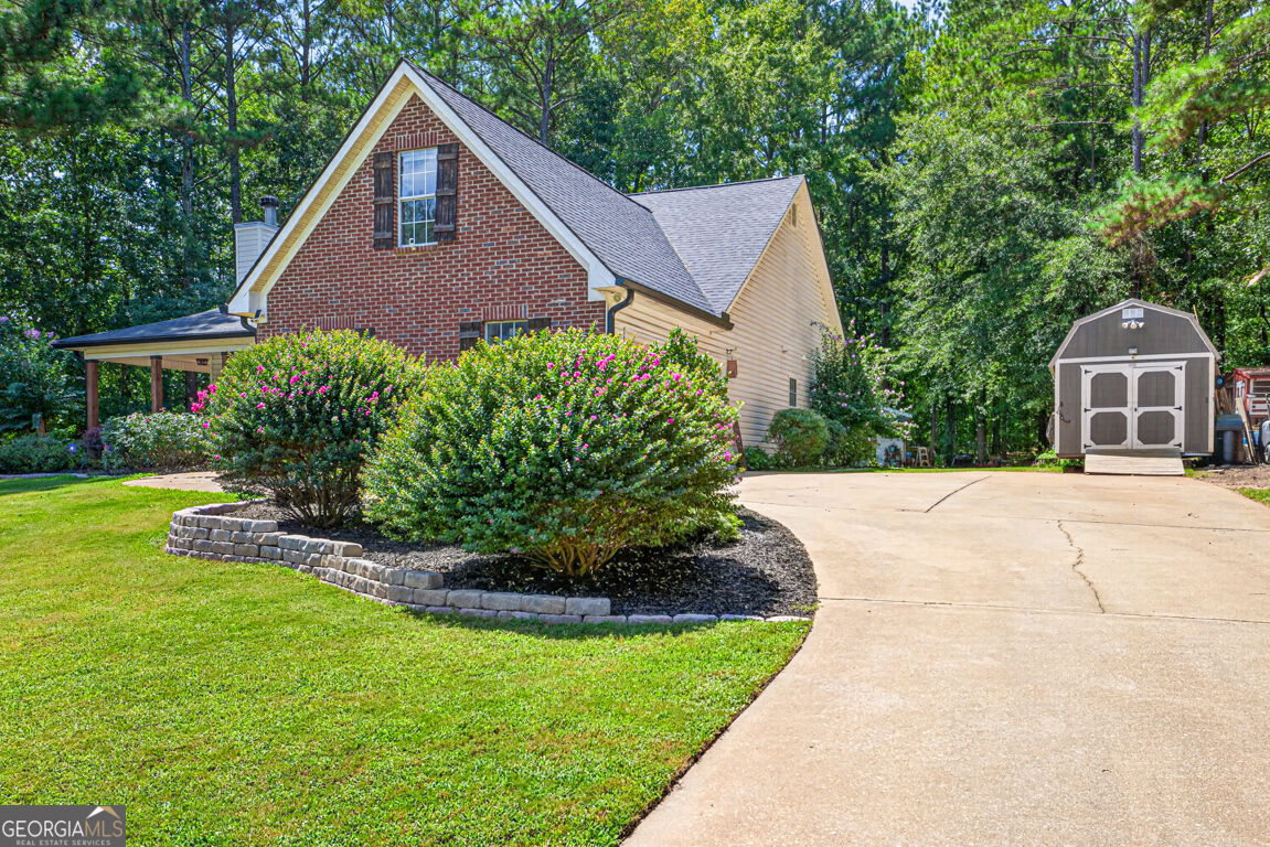 1041 Matthews Way Property Photo 5