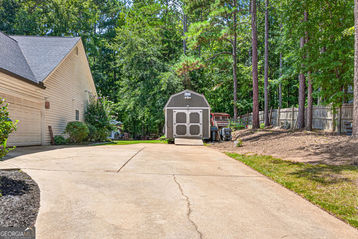 1041 Matthews Way Property Photo 6