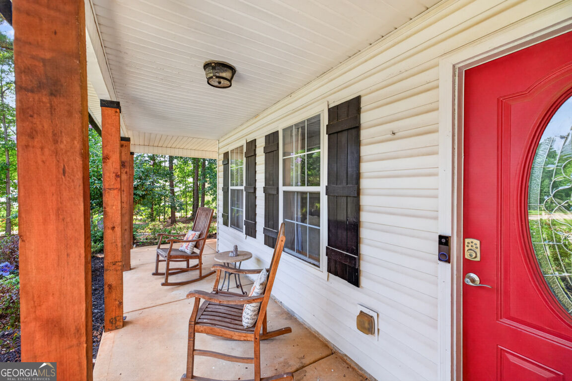 1041 Matthews Way Property Photo 8