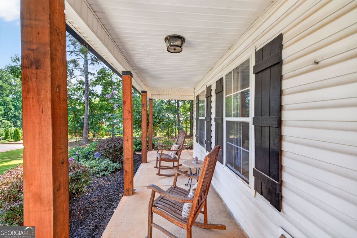 1041 Matthews Way Property Photo 9