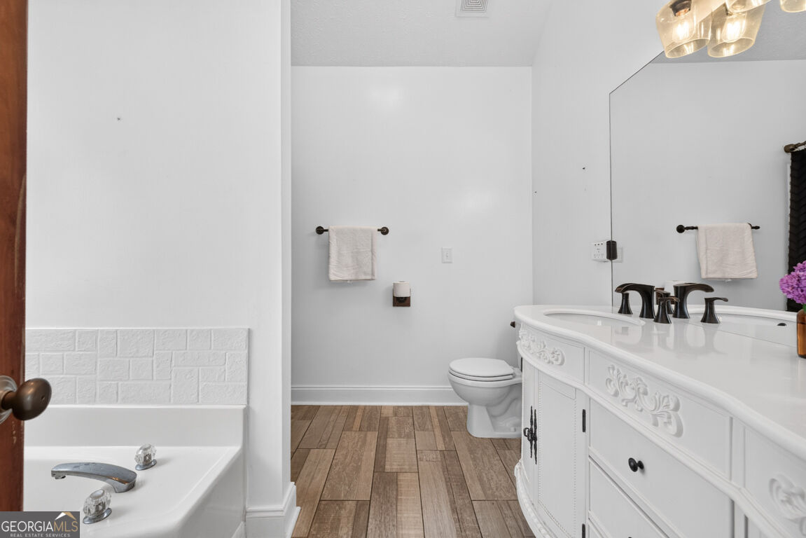1041 Matthews Way Property Photo 31