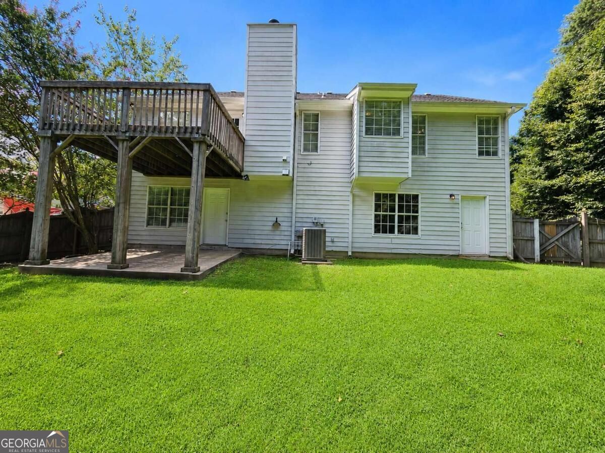 2095 Oakpointe Court Property Photo 4