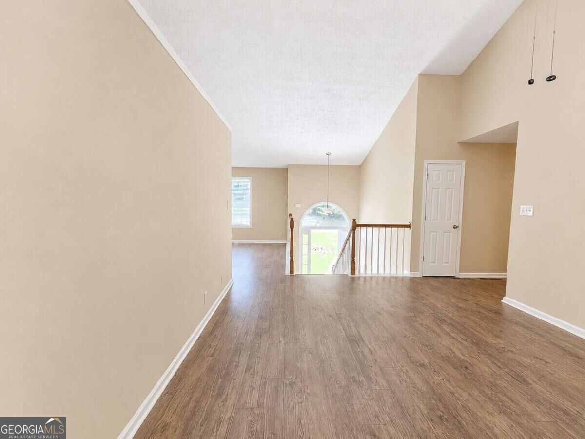 2095 Oakpointe Court Property Photo 6