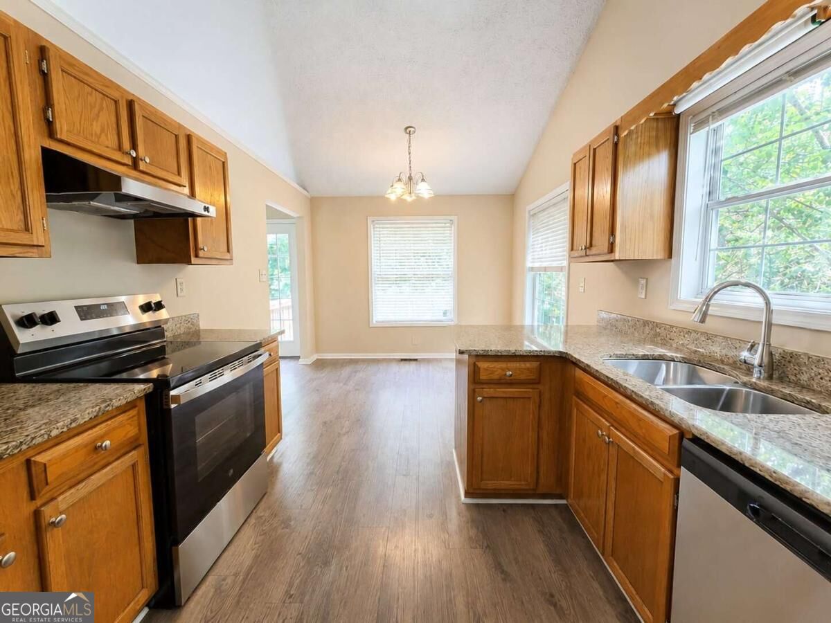 2095 Oakpointe Court Property Photo 12