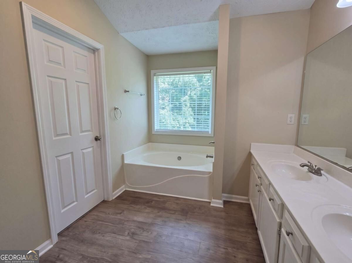 2095 Oakpointe Court Property Photo 16