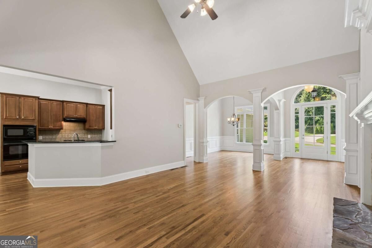 221 Falling Water Way Property Photo 11