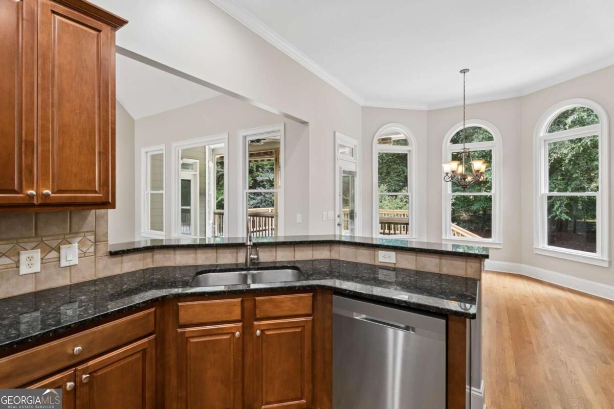 221 Falling Water Way Property Photo 17