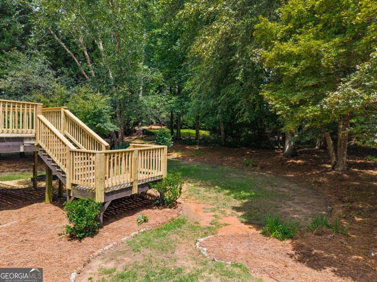 221 Falling Water Way Property Photo 45
