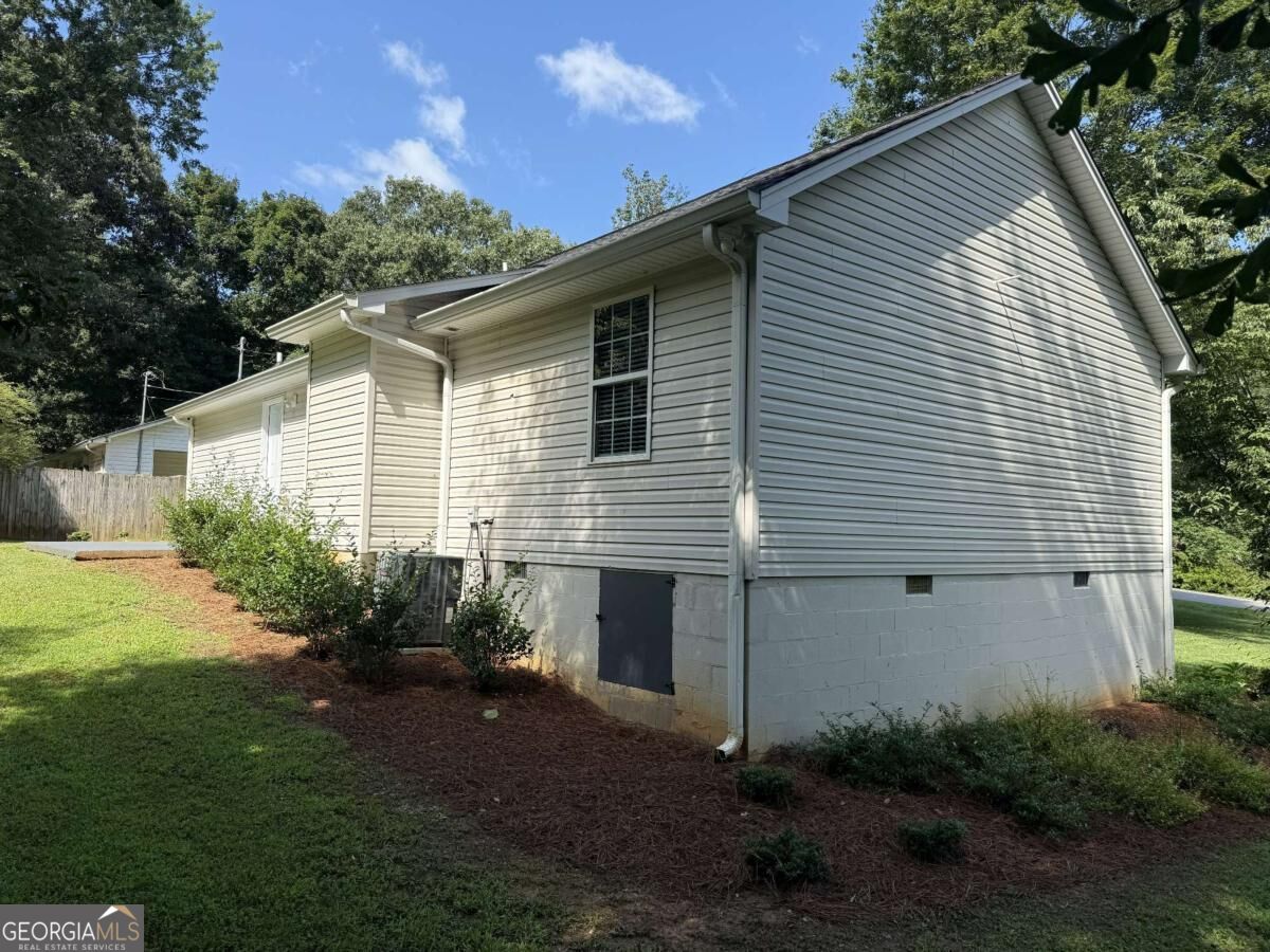 4411 Whitmire Circle Property Photo 6