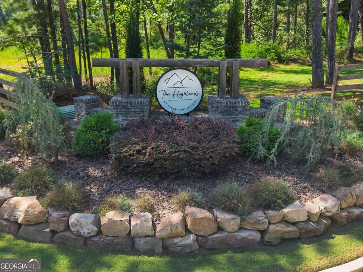 200 Highlands Chase Property Photo 1