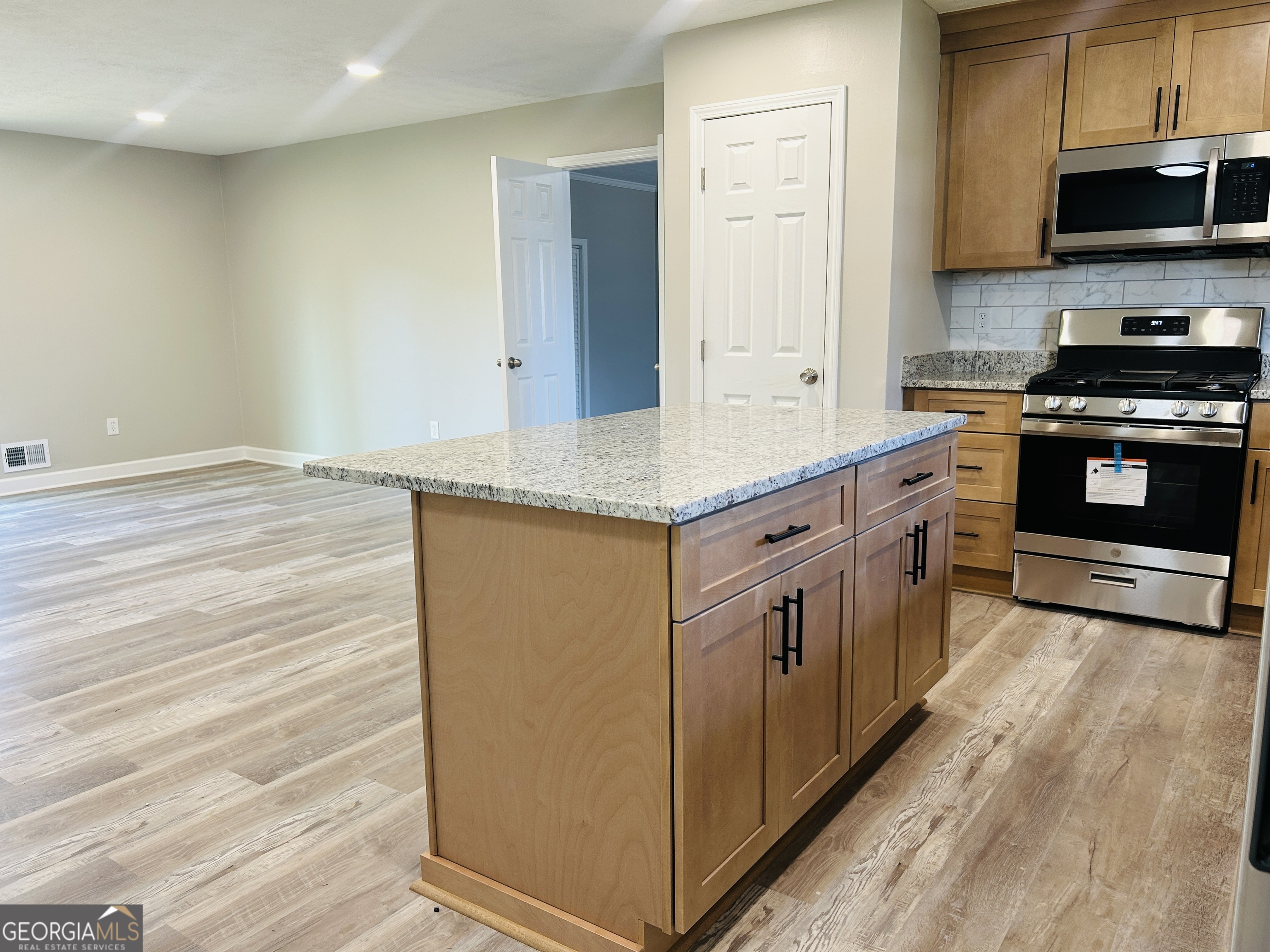 6165 Radford Drive Property Photo 8