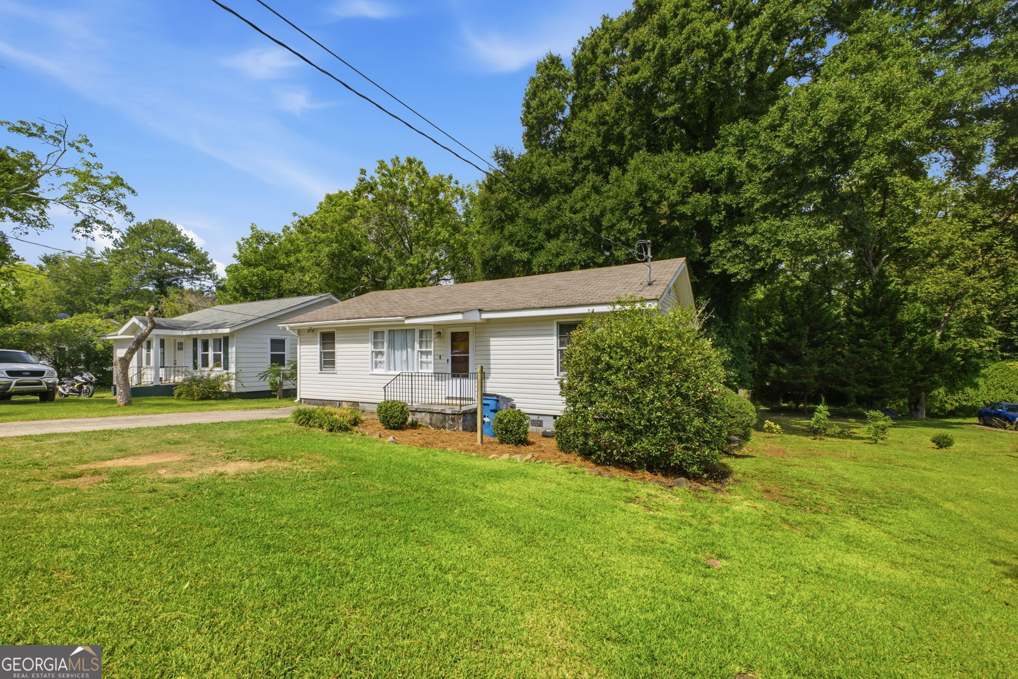 2706 1/2 Maple Road Se Property Photo 4