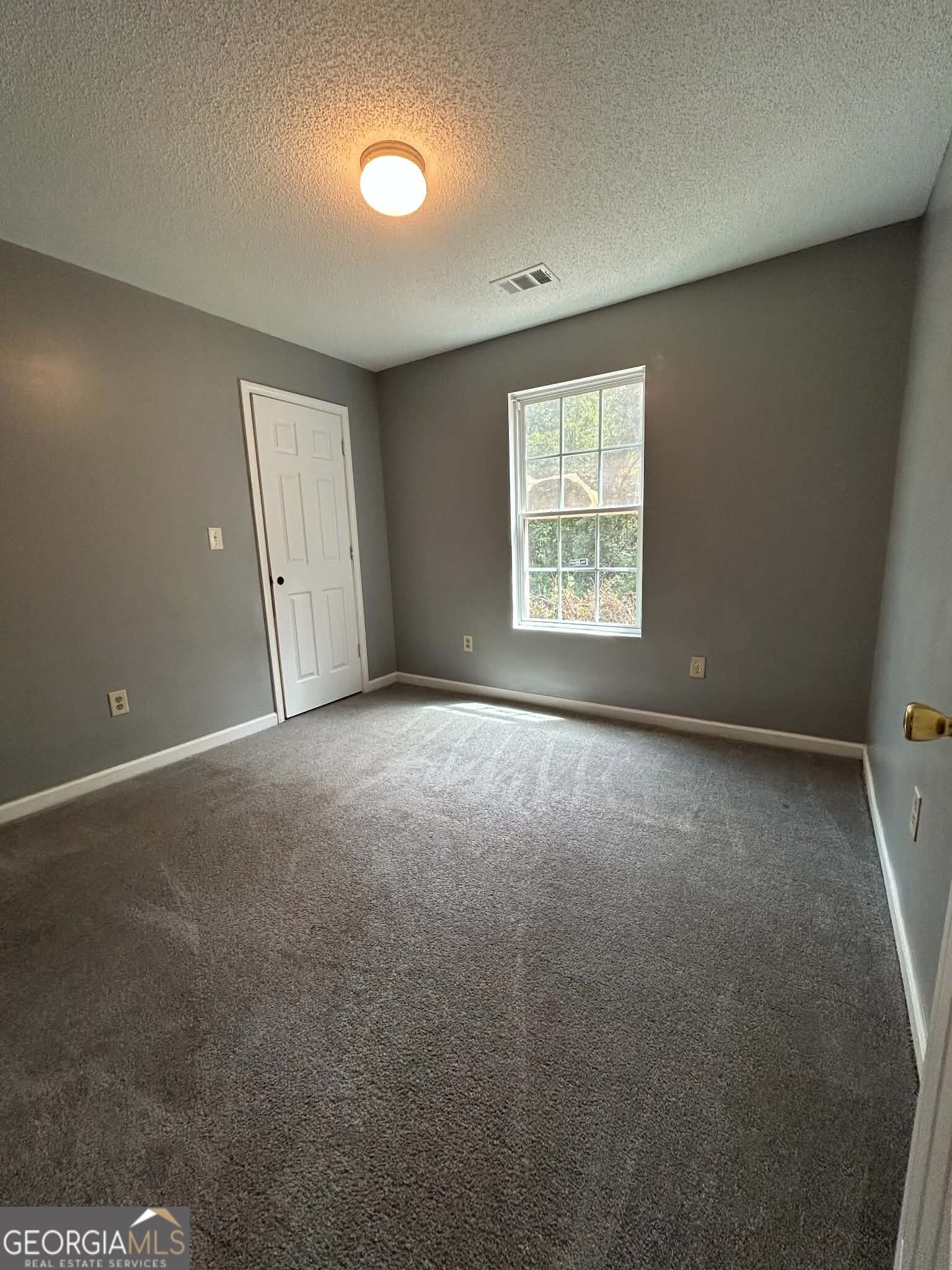 460 Elm Street Property Photo 4