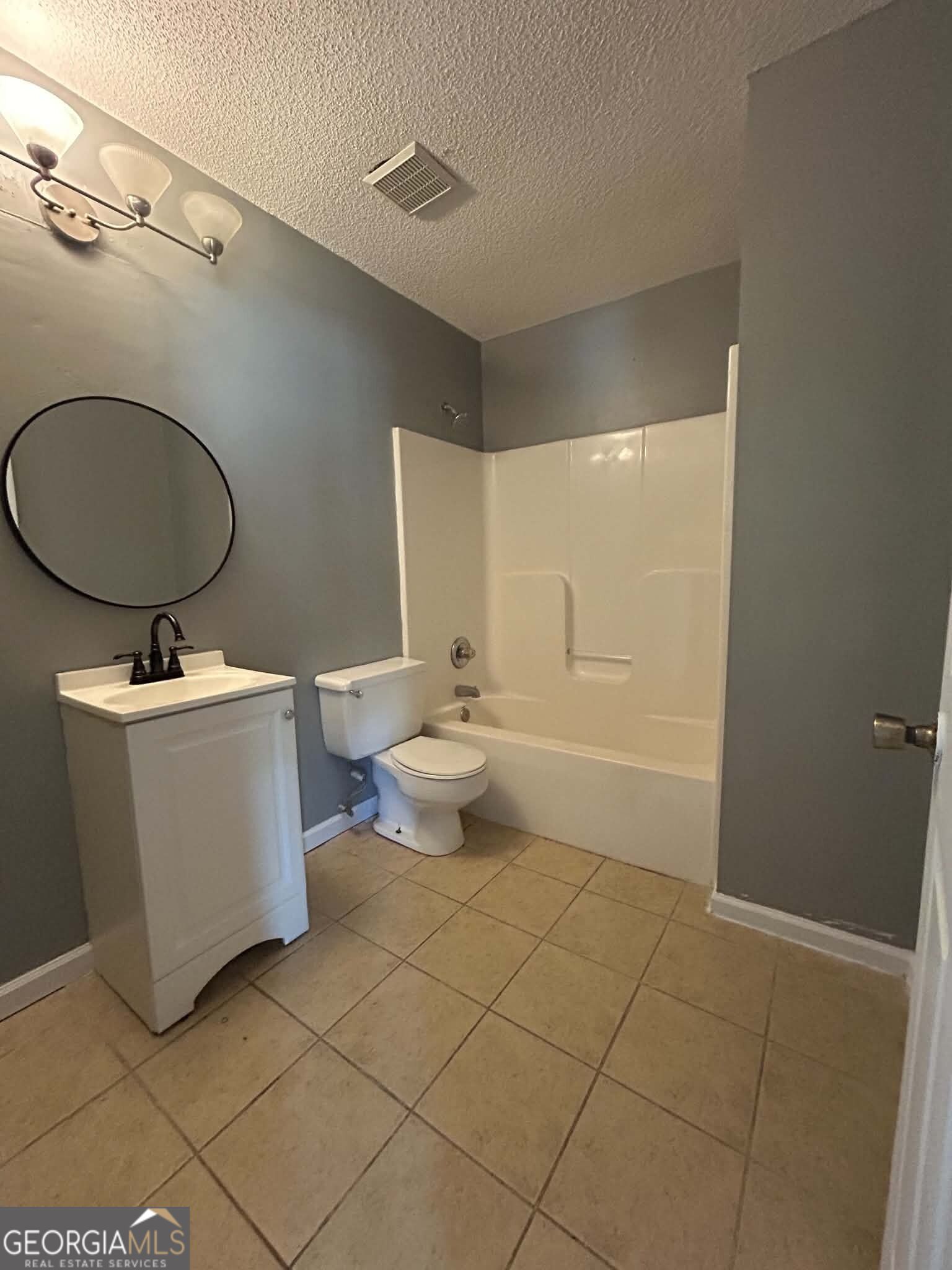 460 Elm Street Property Photo 5