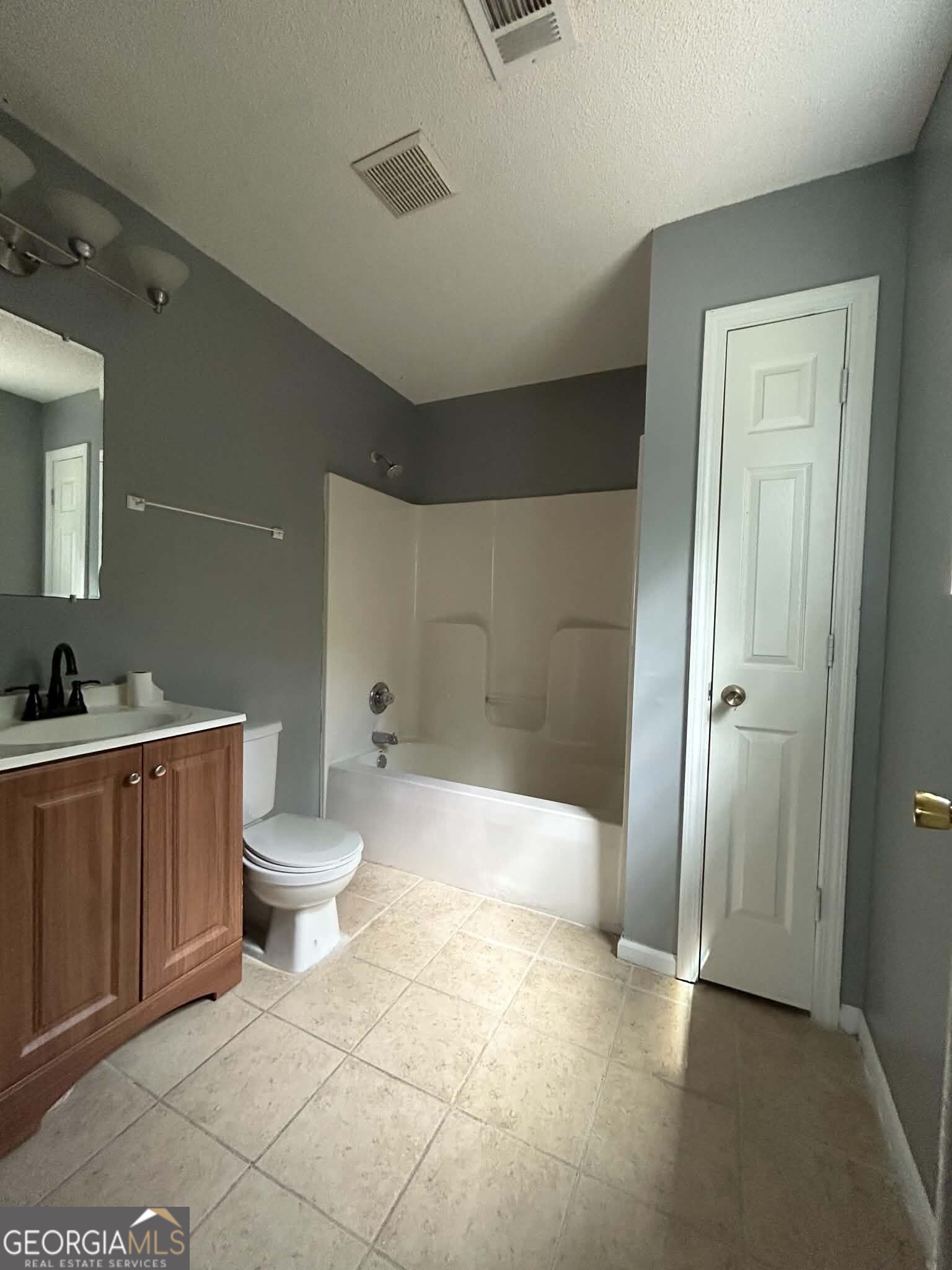 460 Elm Street Property Photo 7