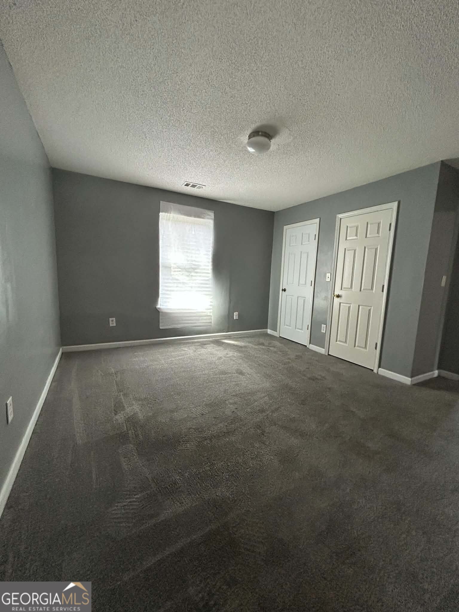 460 Elm Street Property Photo 8