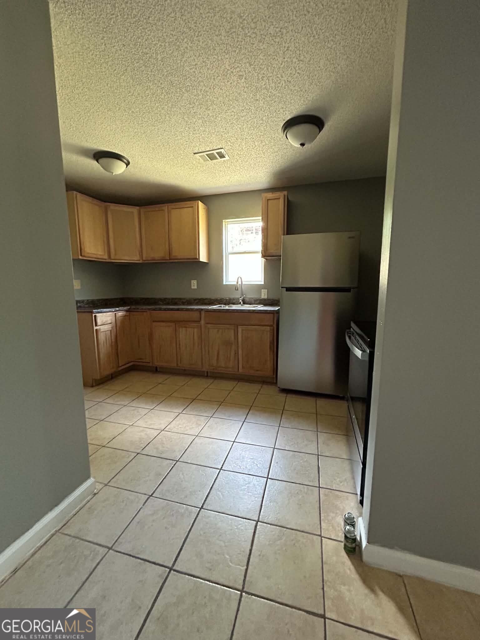 460 Elm Street Property Photo 9