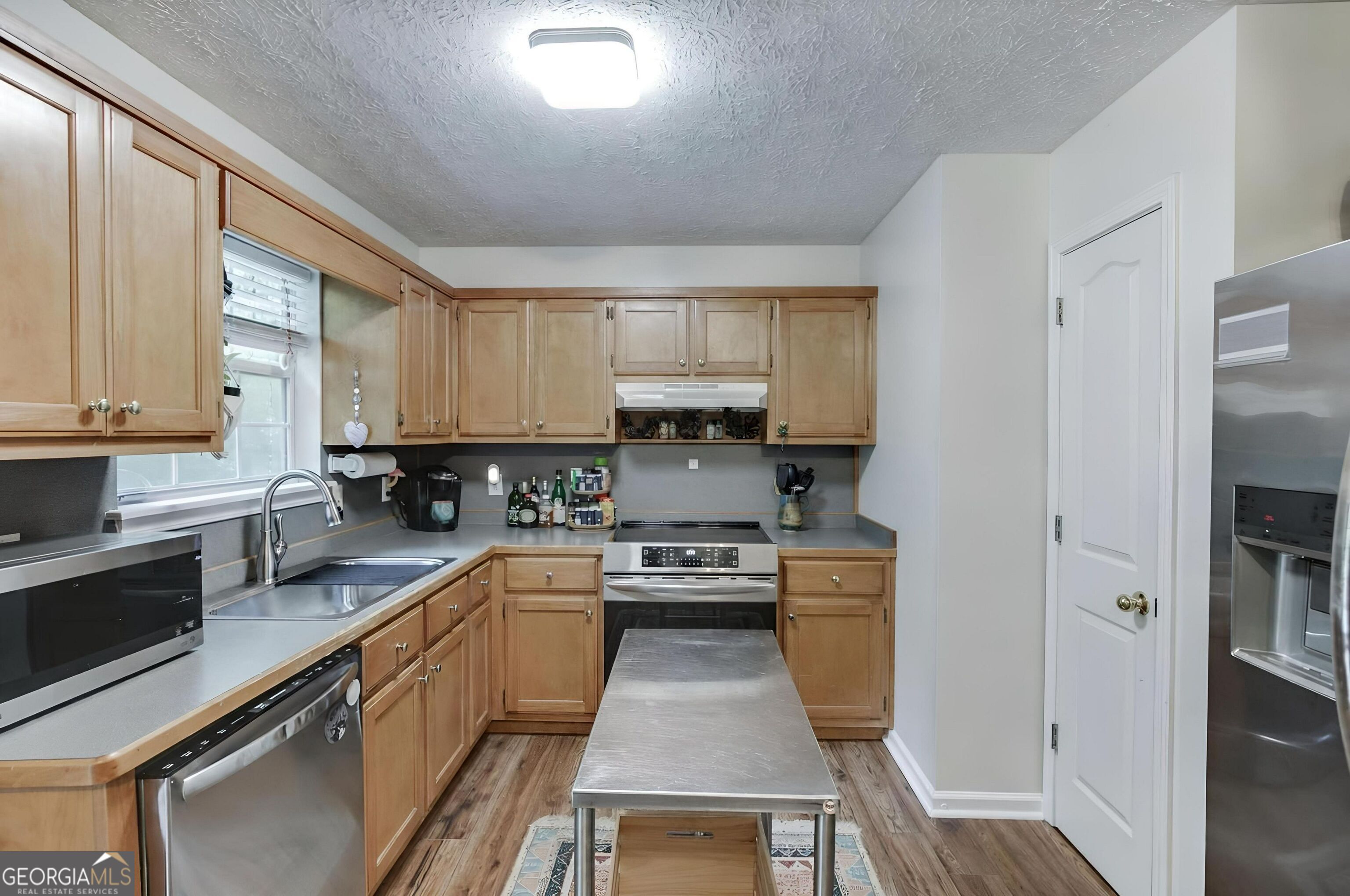 9420 Manor Lane Property Photo 10