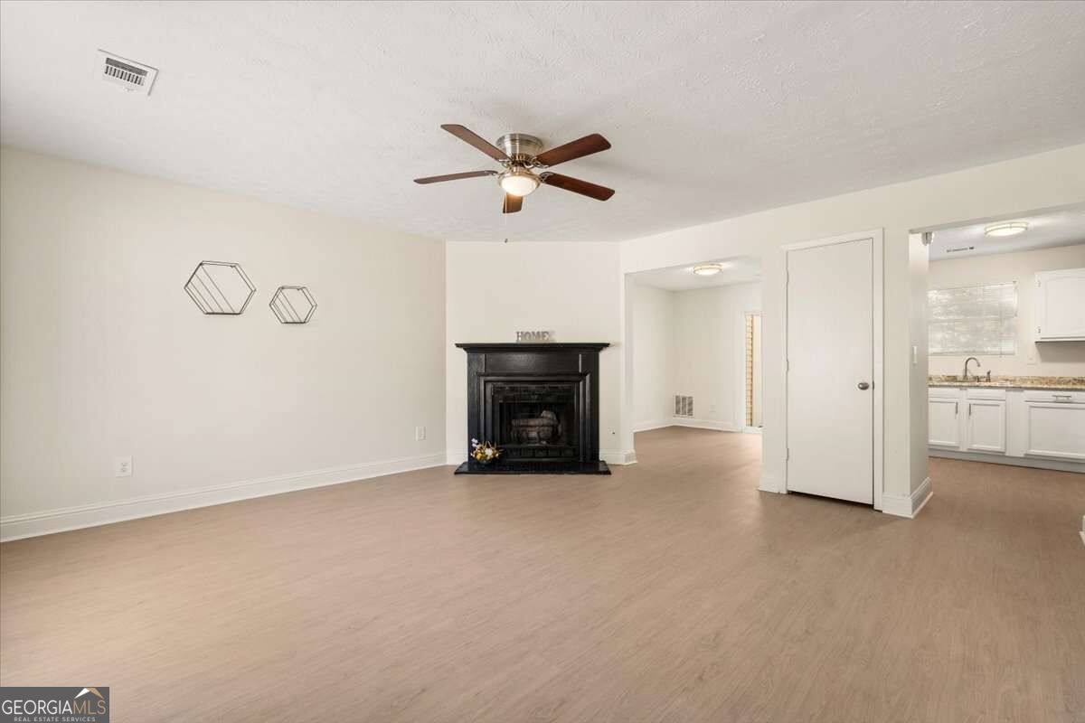 5716 Wells Circle Property Photo 2
