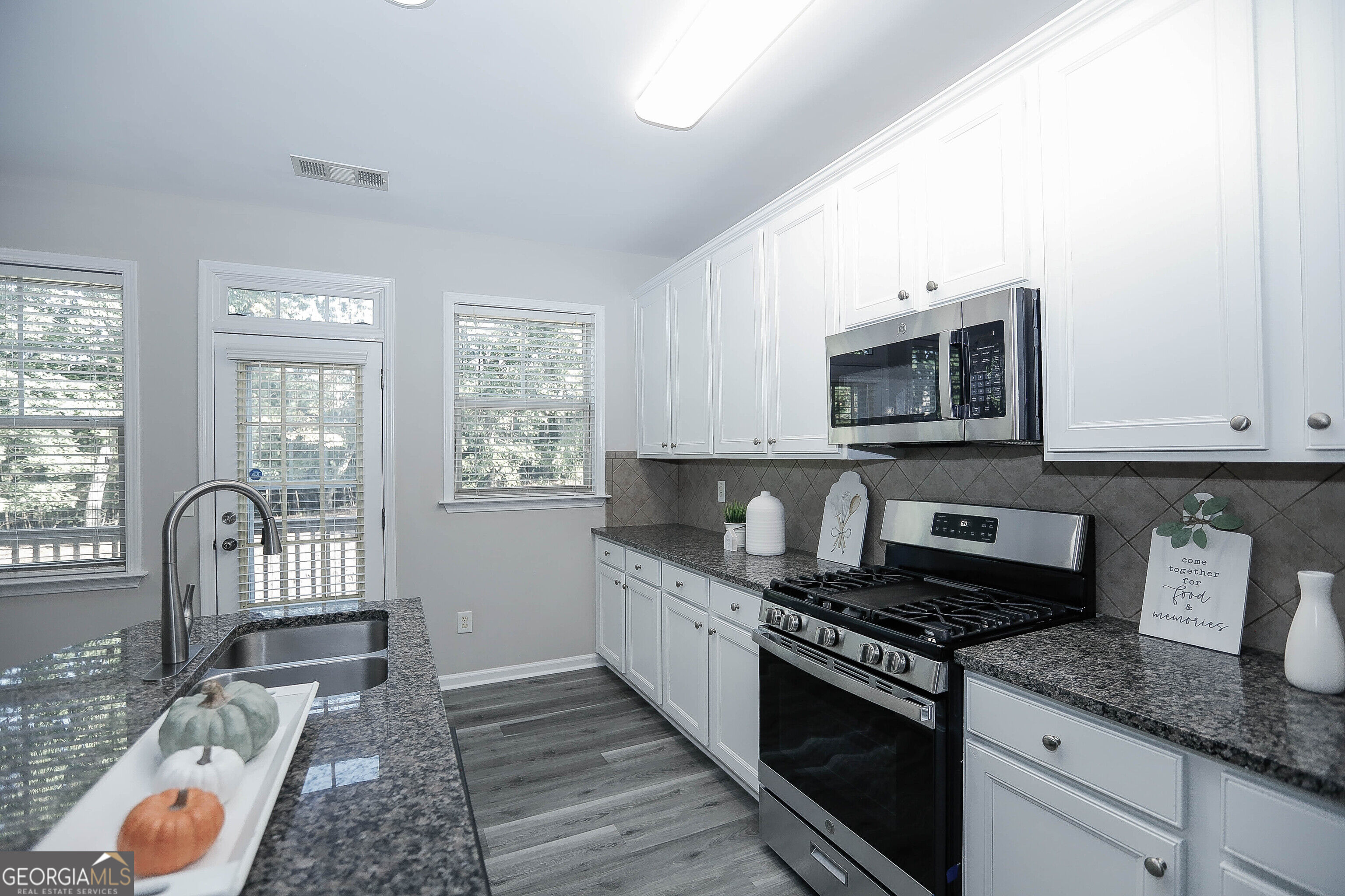 708 Village Field Court Property Photo 17