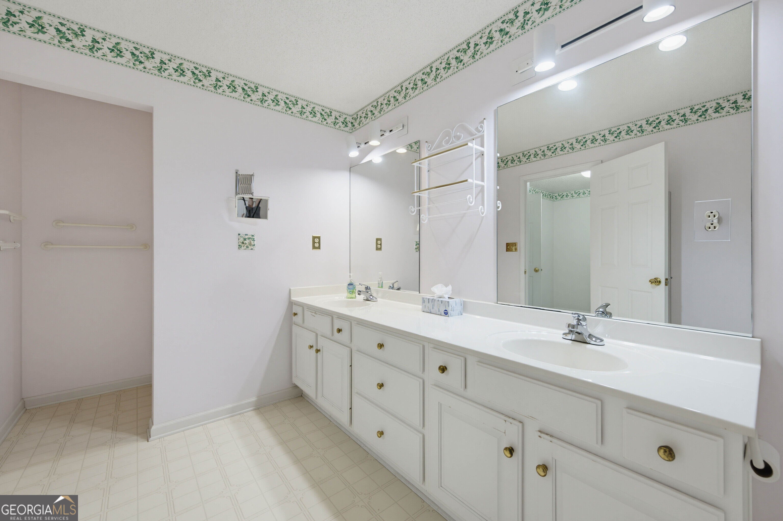 3655 Southlake Circle Property Photo 11
