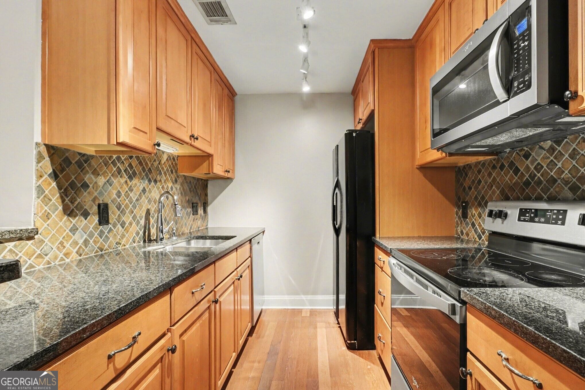 1202 Pine Heights Drive Property Photo 3
