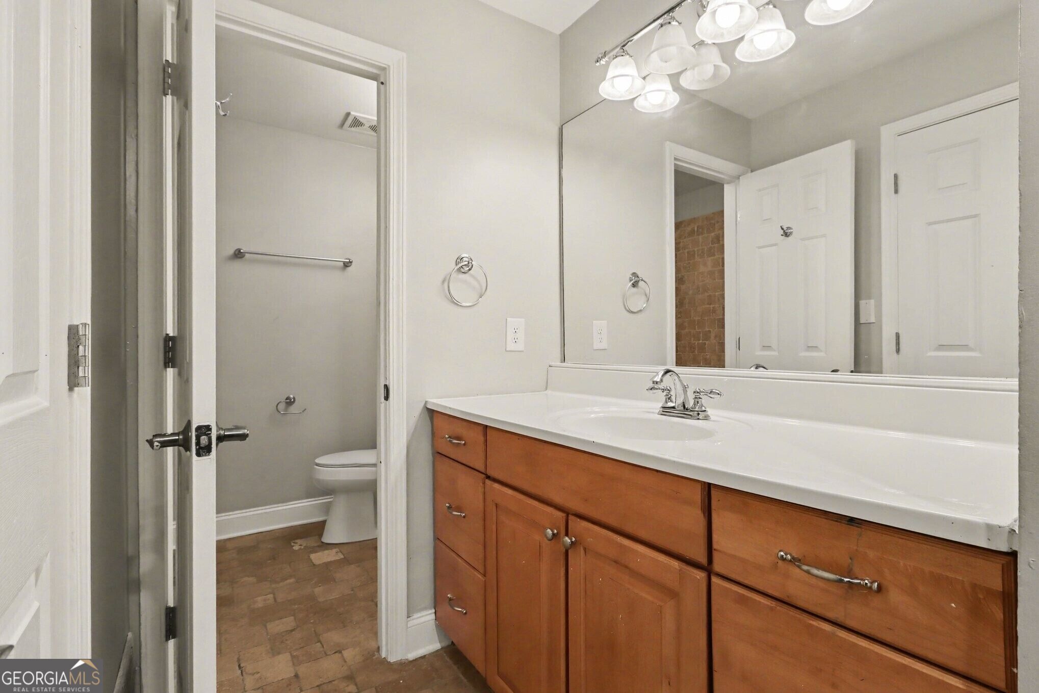 1202 Pine Heights Drive Property Photo 5